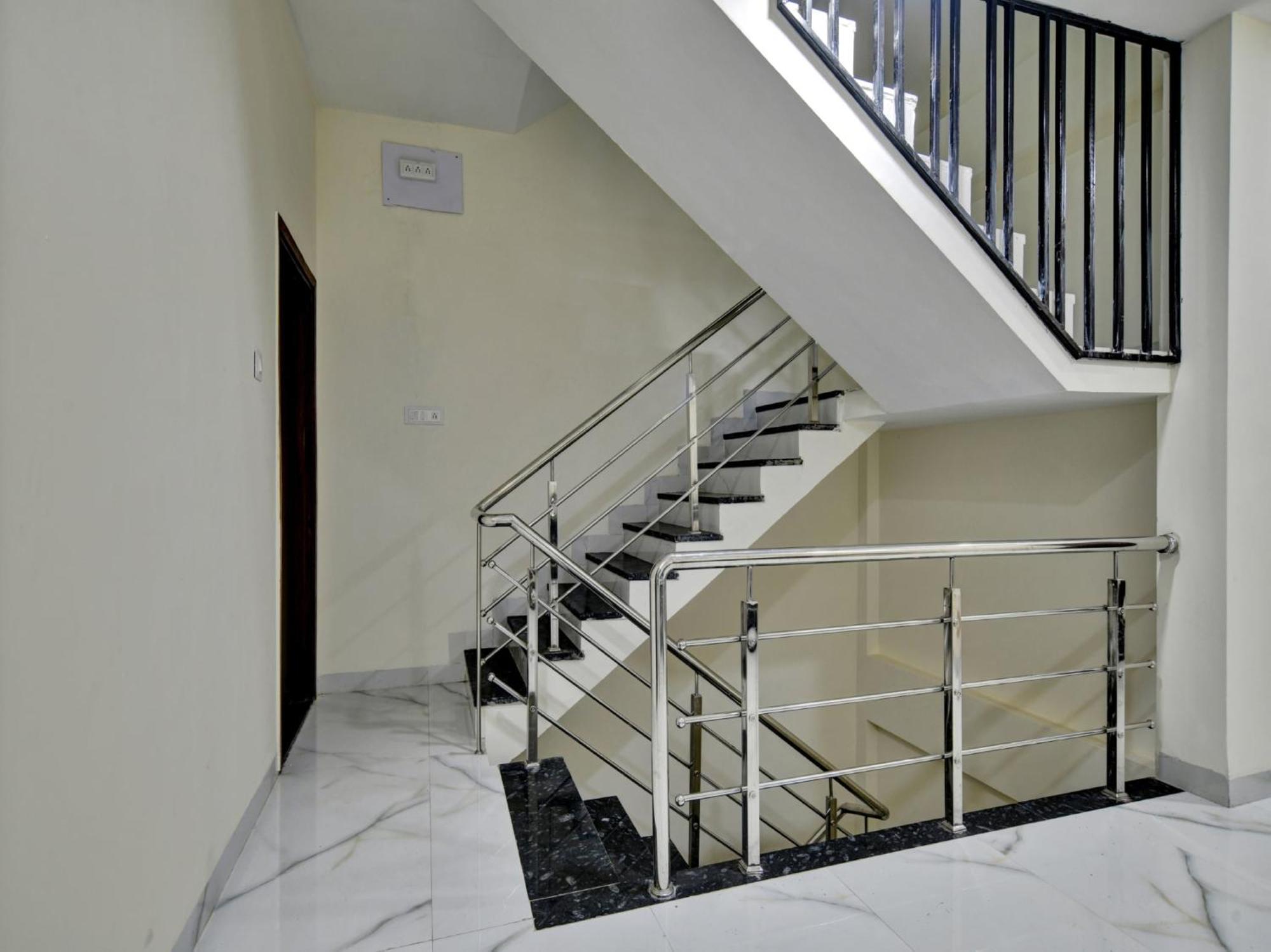 Oyo Hotel Dr Greens Indore Exterior foto